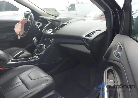 2013 Ford Escape Titanium z USA, uszkodzony, nr VIN 1FMCU9J91DUD63954